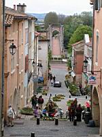 Trevoux, Montee du port, Vue sur le pont sur la Saone (2)